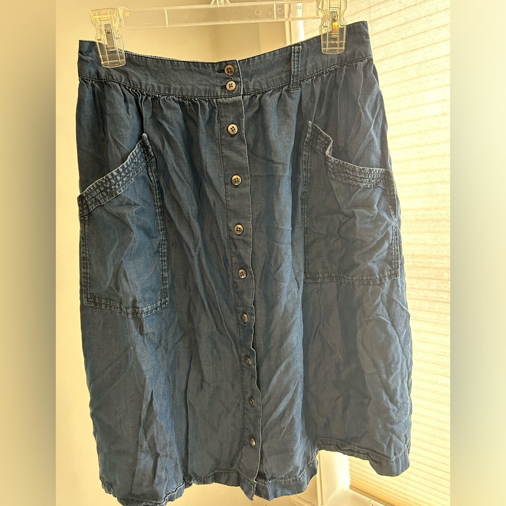 Button-down denim skirt